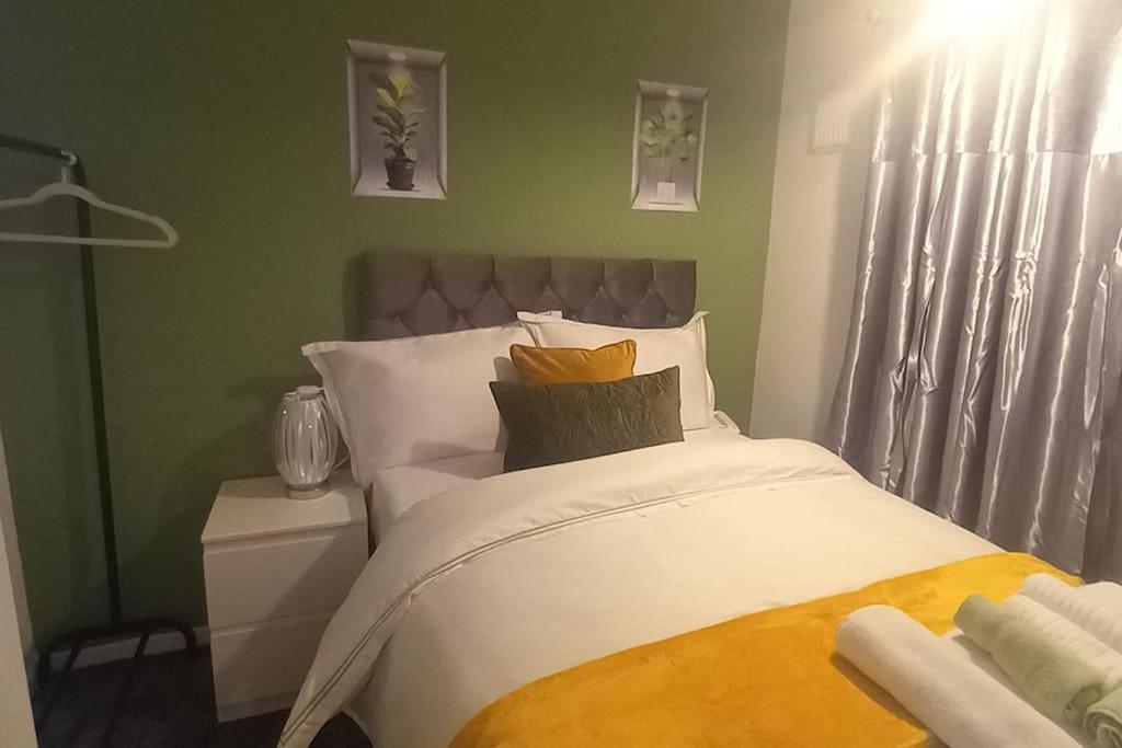 Golden Plush Suites - Beautiful Luxury 3 Bed House In Leicester Eksteriør billede