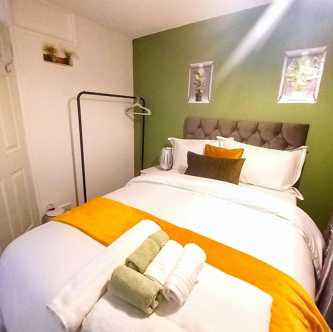 Golden Plush Suites - Beautiful Luxury 3 Bed House In Leicester Eksteriør billede